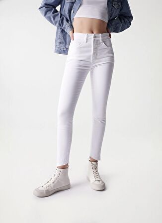 Beyaz Kadın Yüksek Bel Cropped Fit Denim Pantolon FAITH PUSH IN CROPPED JEANS IN COLOURED FABRIC 21000843