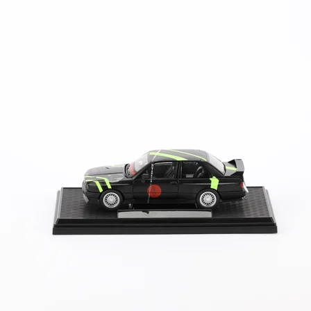 1:24 Ölçek Sesli Işıklı 4 Kapısı Kaput ve Bagajı Açılan Stantlı Model Araç E30 Siyah 