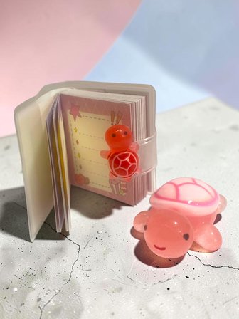Mini Anahtarlıklı Not Defteri (5x4 cm) ve Sevimli Kaplumbağa Figür (5x4 cm) - Pembe