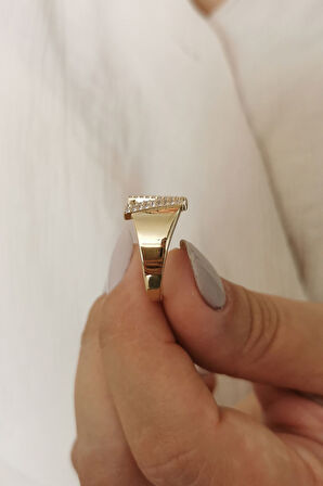 Altın Taşlı V Harf Yüzük