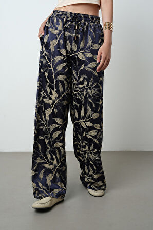 Kadın Lacivert - Krem Renk Desenli Bol Paça Beli Lastikli Pantolon