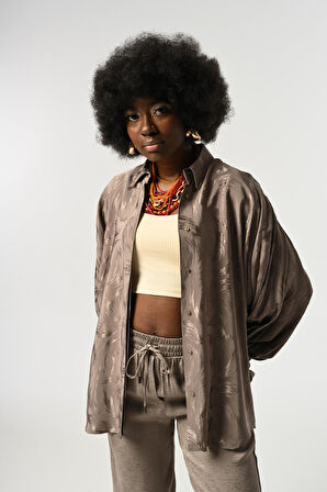 KADIN DESENLİ KOLLARI BAĞLAMALI OVERSİZE KESİM GÖMLEK