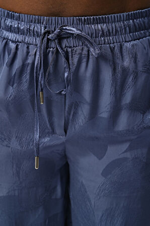 Kadın İndigo Renk Çiçek Ve Yaprak Desenli Bol Paça Beli Lastikli Pantolon