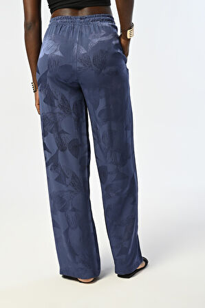 Kadın İndigo Renk Çiçek Ve Yaprak Desenli Bol Paça Beli Lastikli Pantolon