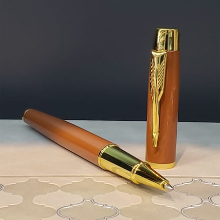 Toptan Kutulu Altın Şeritli Deri Defter Ve Kahverengi Metal Roller Kalem Set