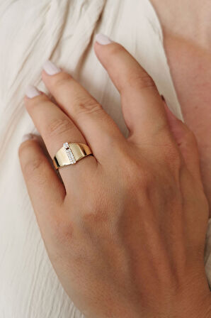 Altın Taşlı İ Harf Yüzük