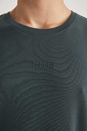 DeFacto Comfort Regular Fit Rahat Kalıp Bisiklet Yaka Baskılı Kısa Kollu Ağır Kumaş Tişört B4221AX24SPGN1082