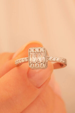 Kadın Gümüş Yüzük - Nazlı Baget Taşlı Zirkon Süslemeli Kadın Yüzük