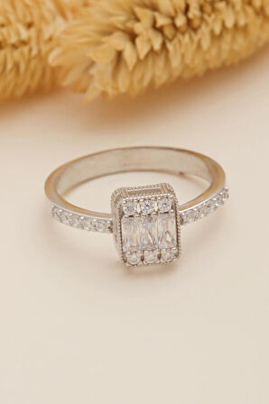 Kadın Gümüş Yüzük - Nazlı Baget Taşlı Zirkon Süslemeli Kadın Yüzük