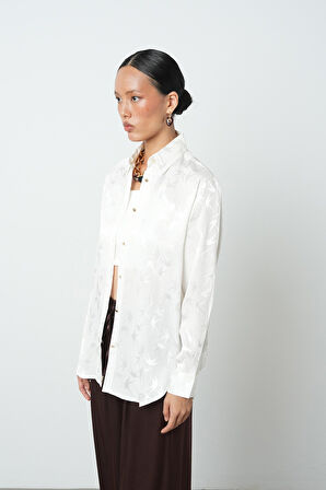 Kadın Ekru Renk Desenli Altın Düğme Detaylı Gömlek