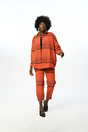 Yatay Çizgi Desenli Oversize Kesim Gömlek