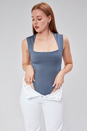Astarlı Sıfır Kol Kare Yaka Dekolteli Çıtçıtlı Bodysuit