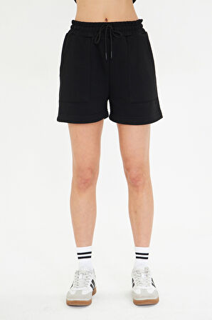 Esnek ve Rahat Kesim Çift Cepli Diz Üstü Kadın Şort