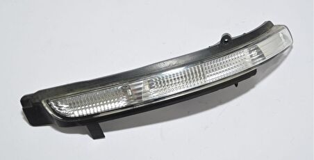 SKODA OCTAVIA 2009 - SONRASI AYNA SİNYALİ SAĞ 