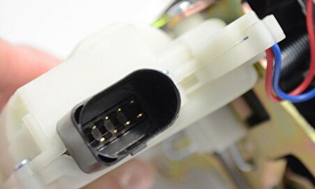 VOLKSWAGEN GOLF SAĞ ÖN KAPI KİLİT MOTORU 8 PİN 