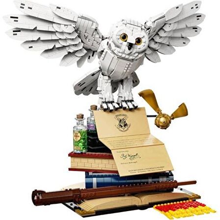 LEGO Harry Potter 76391 Hogwarts Icons Collectors' Edition