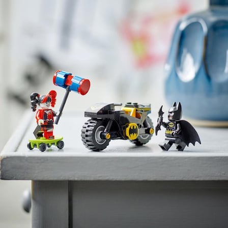 LEGO 76220 Dc Batman Harley Quinn'e Karşı