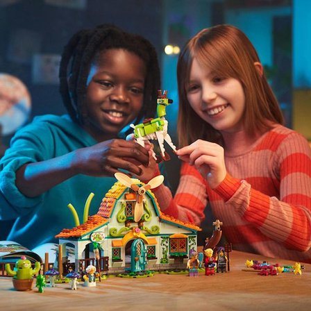LEGO® DreamZzz™ Düş Yaratıklarının Ahırı 71459 - 8 Yaş ve Üzeri Macera Sever Çocukların 2 Farklı Şekilde Inşa Edilebileceği Bir Geyik Içeren Yaratıcı Oyuncak Yapım Seti (681 Parça)