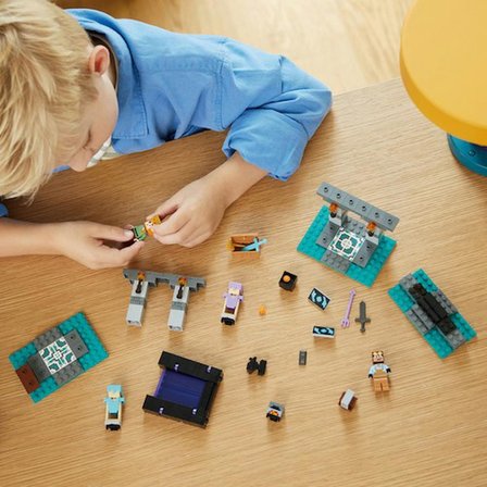 LEGO® Minecraft® Cephanelik 21252 (203 Parça)