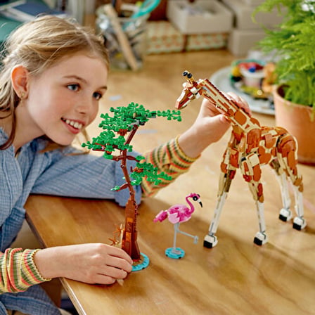 LEGO® Creator Vahşi Safari Hayvanları 31150 - 9 Yaş ve Üzeri Çocuklar için İnşa Edilebilen Zürafa, Ceylan ve Aslan Model Seçenekleri İçeren 3#ü 1 Arada Yaratıcı Oyuncak Yapım Seti (780 Parça)