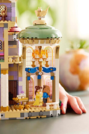 LEGO 43263 Güzel ve Çirkin Kalesi
