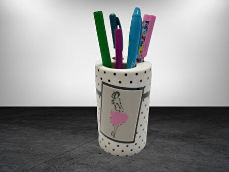 2 ADET KALEMLİK PEMBE ELBİSELİ KADIN MODEL SERAMİK OFİS GERECİ  7X7X11CM