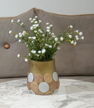 2 ADET VAZO DAHİL,VAZODA ÇİÇEK,BEYAZ YAPAY ÇİÇEK,VAZO DEKORATİF ALTIN PUANLI POLİRESİN 9X9X15CM