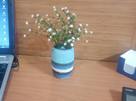 2 ADET VAZO DAHİL,VAZODA ÇİÇEK,BEYAZ YAPAY ÇİÇEK,VAZO DEKORATİF MAVİ ÖRGÜ POLİRESİN 7X7X16CM