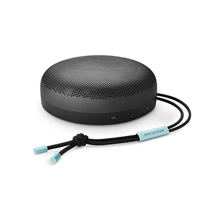 Bang & Olufsen Beosound A1 2. Nesil Geniş Açılı Ses, IP67 Suya ve Toza Dayanıklı, 18 Saat Pil Ömrü,  Dahili Mikrofonlu Taşınabilir Bluetooth Hoparlör – Antrasit Oksijen