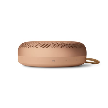 Bang & Olufsen Beosound A1 3. Nesil Geniş Açılı Ses, Yüksek Bas, IP67 Su Geçirmez, 24 Saat Pil Ömrü, Dahili Mikrofonlu Taşınabilir Bluetooth Hoparlör – Bal Rengi