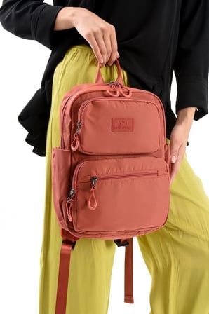 Unisex Suya Dayanıklı Ultra Hafif Çok Bölmeli Orta Boy Sırt Çantası(Su Geçirmez, Notebook, Laptop)