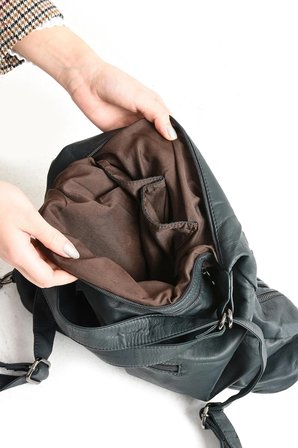 Çift Kullanımlı Yıkanmış Deri Omuz & Sırt Çantası – Hafif, Çok Cepli, Günlük Şıklık