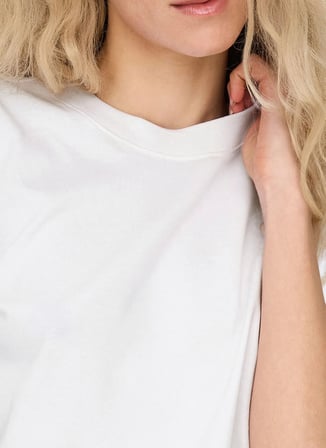 Only O Yaka Düz Beyaz Kadın T-Shirt ONLMONJA LIFE S/S TEE JRS NOOS