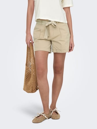 ONLAZELEA MW BELT CHINO SHORTS PNT Kadın Beyaz Şort - 15370625
