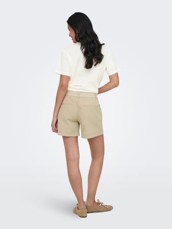 ONLAZELEA MW BELT CHINO SHORTS PNT Kadın Beyaz Şort - 15370625