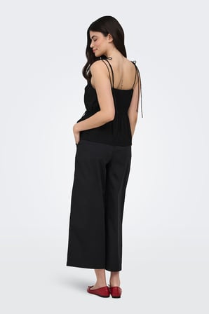 Only Onlnele Regular Fit V Yaka Bağlama Detaylı İnce Askılı Bluz Bayan BLUZ 15370325 SİYAH