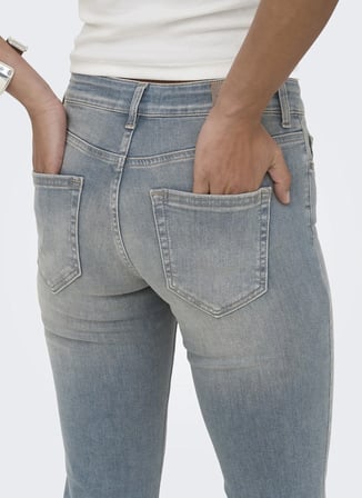ONLY Mavi Kadın Taşlamalı Denim Pantolon 15376158BS 544