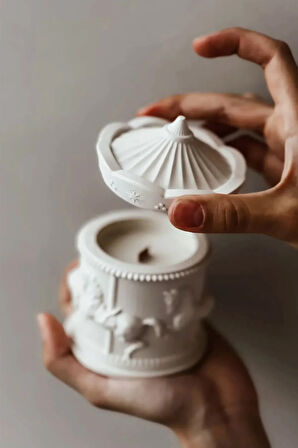 Atlı Karınca Carousel Amber Kokulu Soya Mum