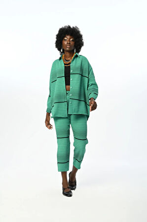 Yatay Çizgi Desenli Oversize Kesim Gömlek