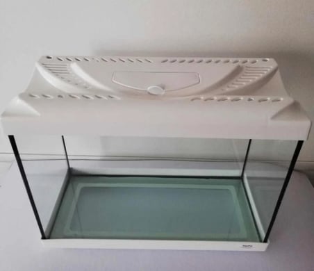 Kapaklı Akvaryum - 35 x 25 x 15 cm - Beyaz renk parlak plastik