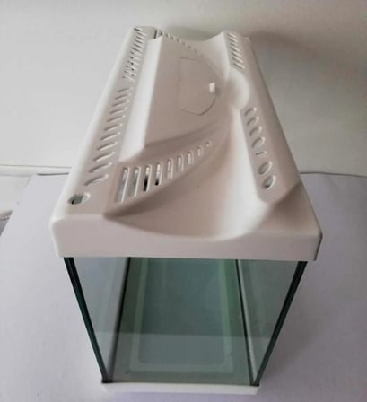 Kapaklı Akvaryum - 35 x 25 x 15 cm - Beyaz renk parlak plastik
