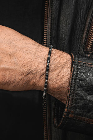 Siyah Hematit Taşlı Ayarlanabilir İpli 925 Ayar Gümüş Detaylı Erkek Bileklik