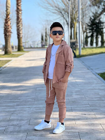 MODAVALS KOL KATLAMALI KETEN GÖMLEK & BELİ LASTİKLİ KETEN PANTOLON & PAMUKLU TSHIRT & ZİNCİR AKSESUAR 4LÜ KETEN ERKEK ÇOCUK TAKIM