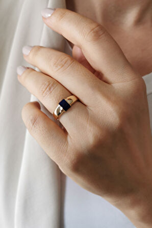 Bombeli Siyah Mineli Altın Yüzük