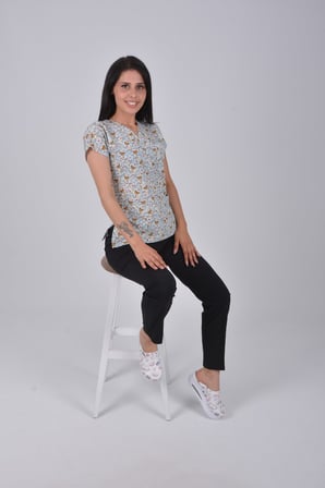 Unisex Gri Ayıcık Desenli Esnek Likralı Hemşire Doktor Scrubs Takımı