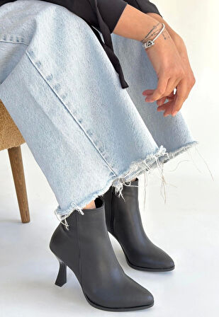 BİÇOMİ Mişha Siyah Cilt Topuklu Bot