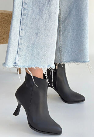 BİÇOMİ Mişha Siyah Cilt Topuklu Bot