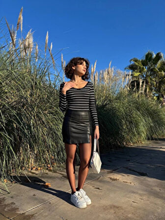 BİÇOMİ V yaka çizgili bluz siyah A3699