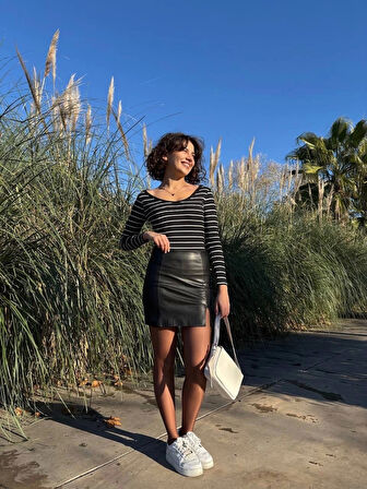 BİÇOMİ V yaka çizgili bluz siyah A3699