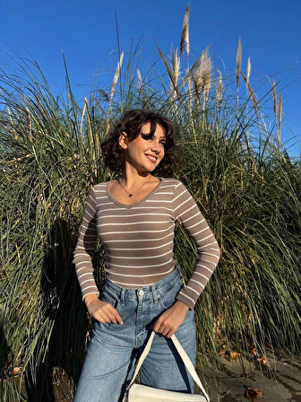 BİÇOMİ V yaka çizgili bluz bej A3699